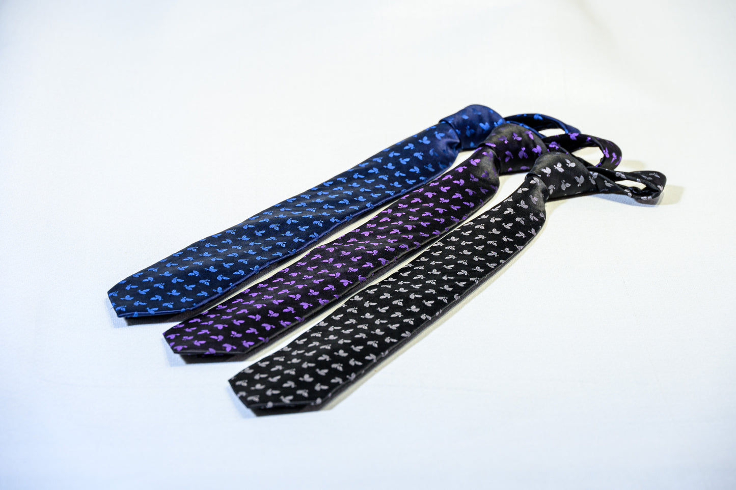 Modern All-Over Leaf Motif Silk Tie